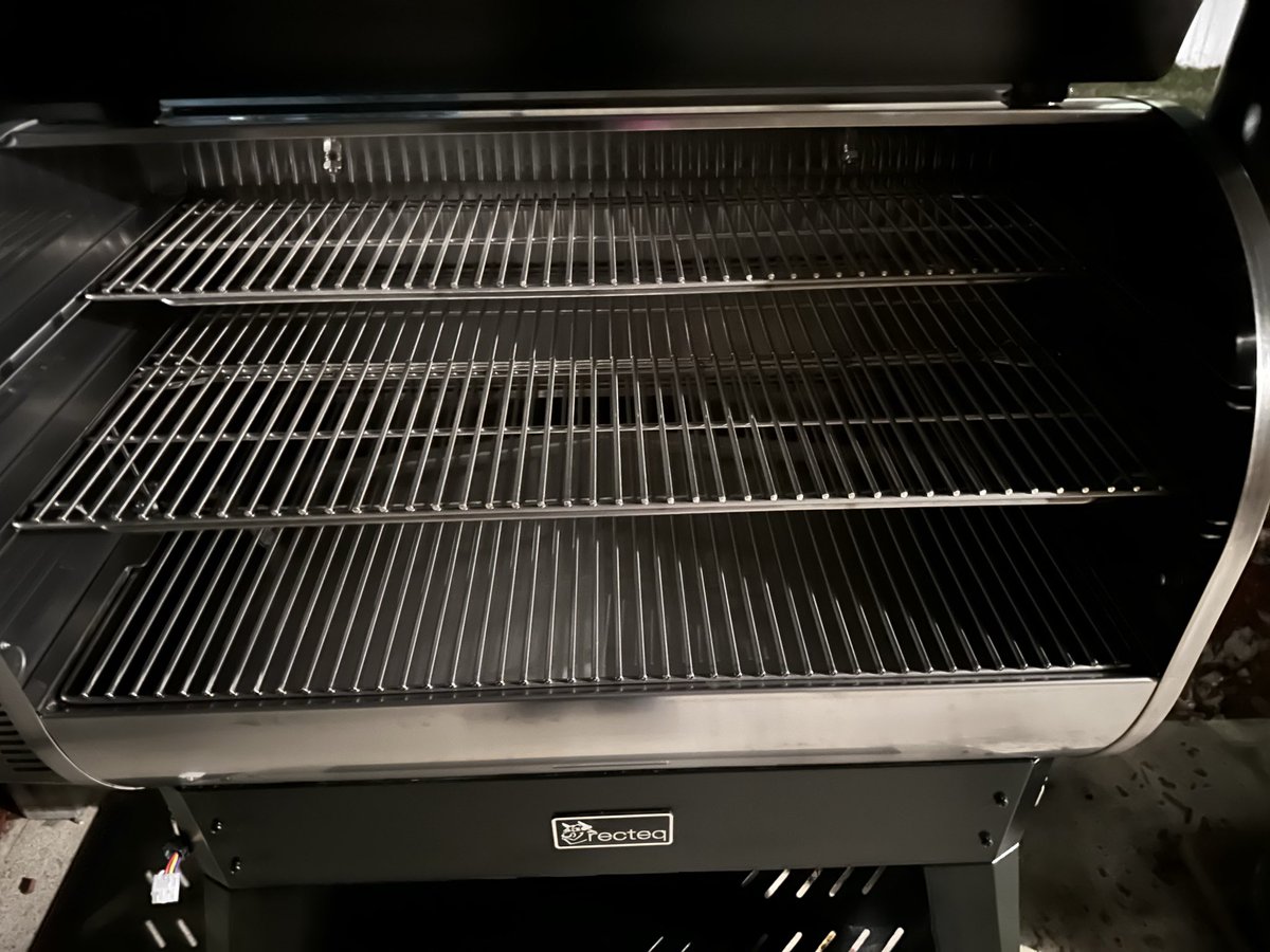 smokingwithsean's tweet image. Can’t wait to get cooking on the FS1600 by @recteq_official . All the room is what I’ve been needing. 👍🏻 #recteq