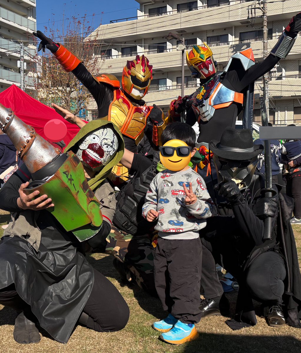 supernova625's tweet photo. @GramMasalar 息子が最��列でヒーローショー見ておりました！たくさん子供と写真を撮ってくださり、ありがとうございました！✨ https://t.co/H3caTCtRa5