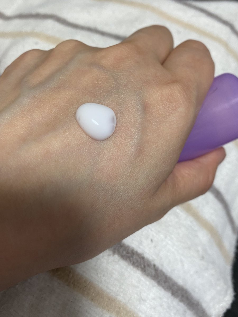 ciara0814's tweet photo. 【PR】ヒルマイルドライト
毎日使える！べたつかない！
有効成分ヘパリン類似物質配合のスキンケア✨

乾燥・肌あれに悩む方の肌を守るケアへ！うるおい成分をたっぷり配合😊

商品名：ヒルマイルドライトなめらか乳液 https://t.co/bWbH7zH4L8