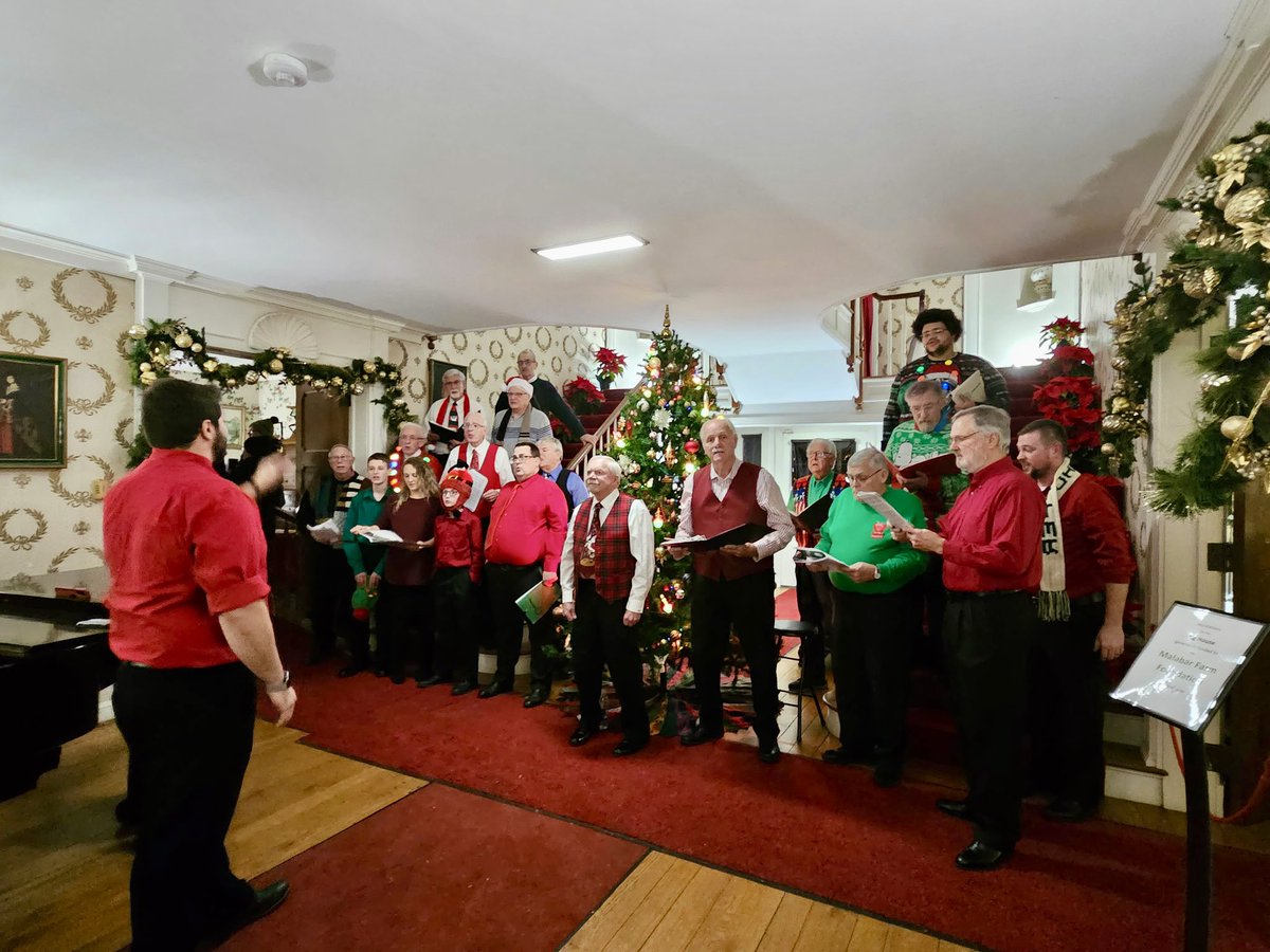 FunCenterChords's tweet image. Pics from out annual “Caroling at Malabar Farm” event last night! Always one of our favorites!! 🎅🏻