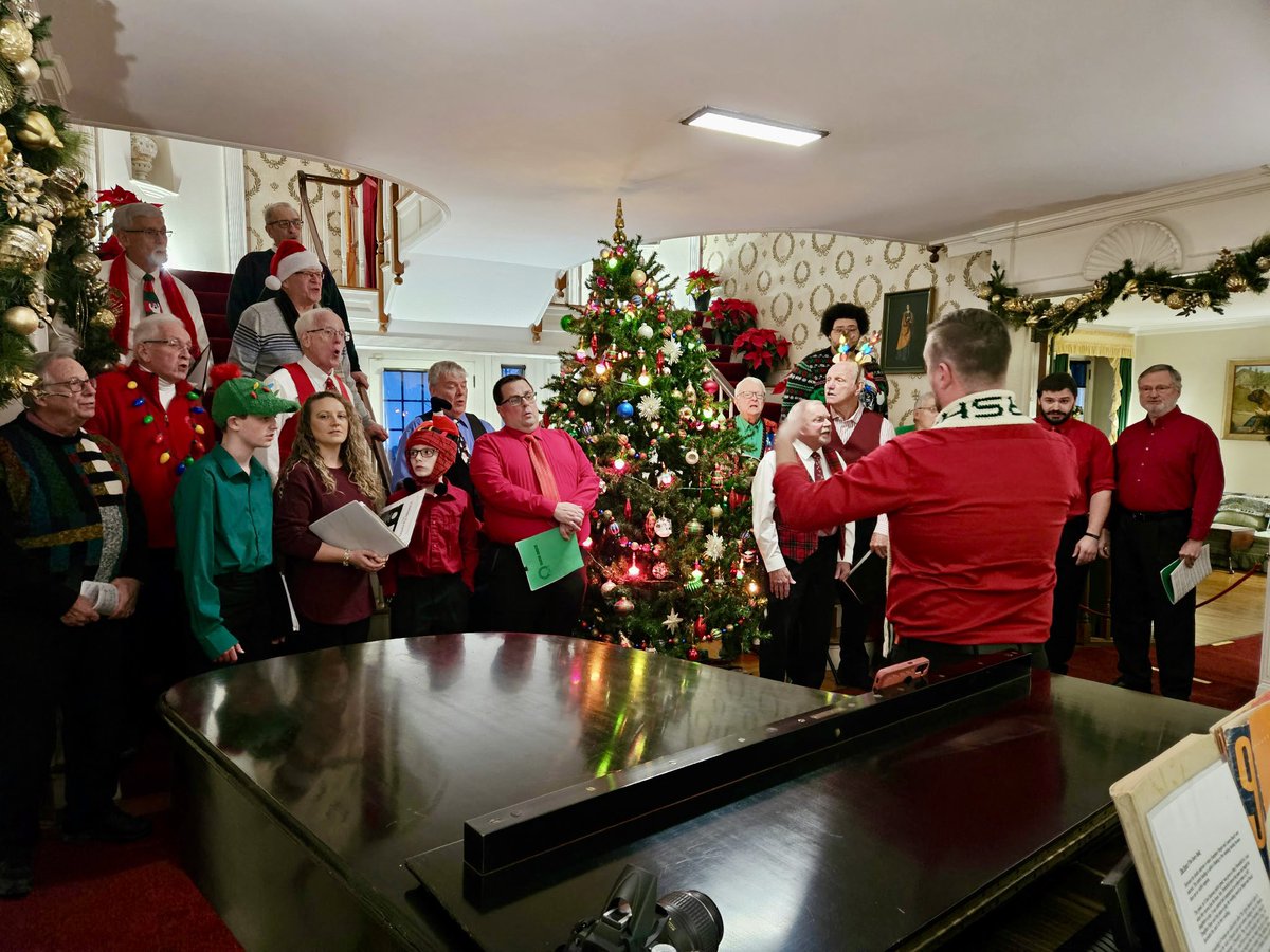 FunCenterChords's tweet image. Pics from out annual “Caroling at Malabar Farm” event last night! Always one of our favorites!! 🎅🏻