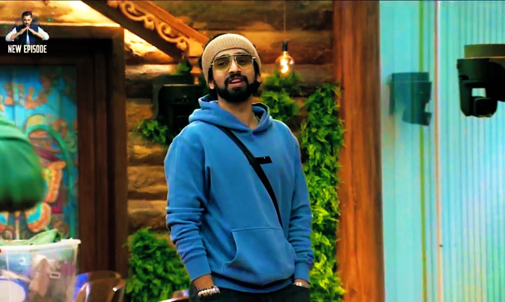 You either have to choose your soul or you have to choose your bank.

TROPHY BELONGS TO AMAAL

JEET KAR AANA AMAALU