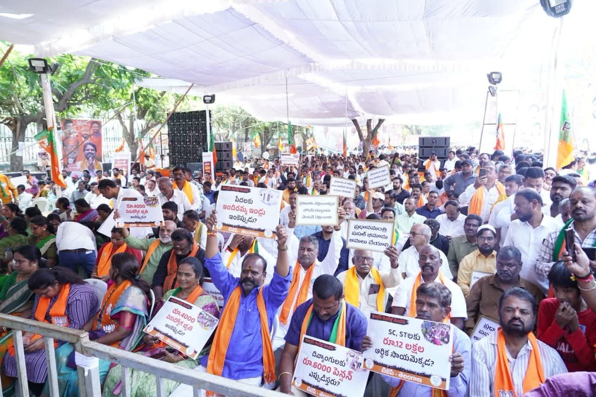 Jagmoha54570611's tweet photo. Attended the Maha Dharna at Indira Park along with Minority Morcha members and senior BJP leaders, exposing the failures of the Congress government. 🚩
#PrashnistunnaTelangana
#ExposeCongress
#CongressFailedTelangana
#CongressCheatsPeople
#PeopleAgainstCongress
#BJPForTelangana https://t.co/xBQllItLjF