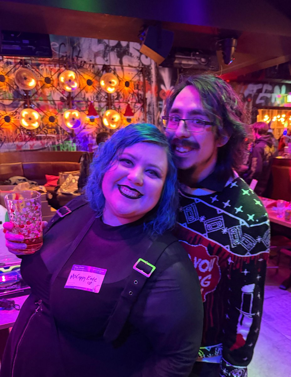 Had an absolutely fantastic night last night at <a href="/MeetUpsCardiff/">Cardiff Community MeetUp, Powered by Twitch</a> with <a href="/DanCarlyon/">DanCarlyon</a> <a href="/BarryCarlyon/">Barry Carlyon</a> and <a href="/indiegarona/">indie</a> ♥️♥️♥️♥️