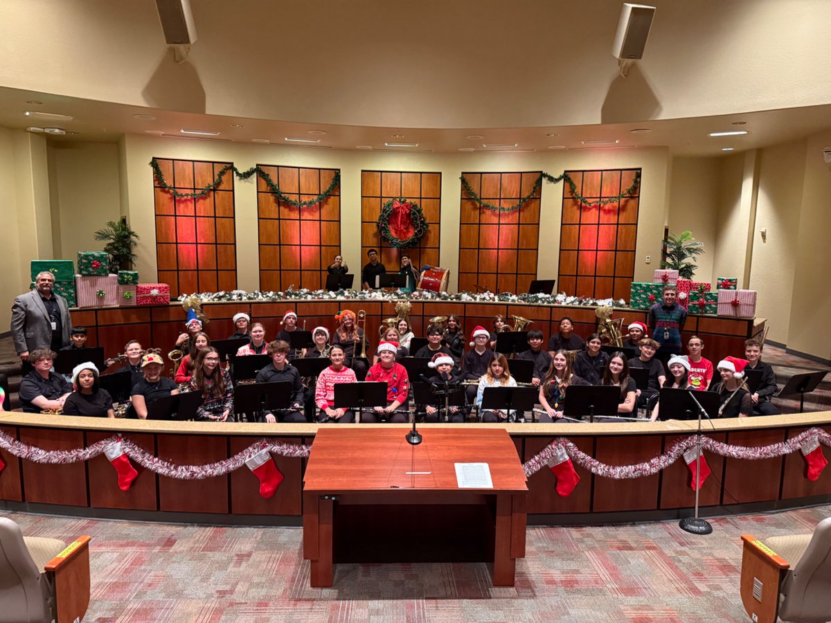 AlvaRamblers's tweet photo. Our very own Alva Band performed at the District. Way to go Ramblers! https://t.co/XUNyIjMPGv