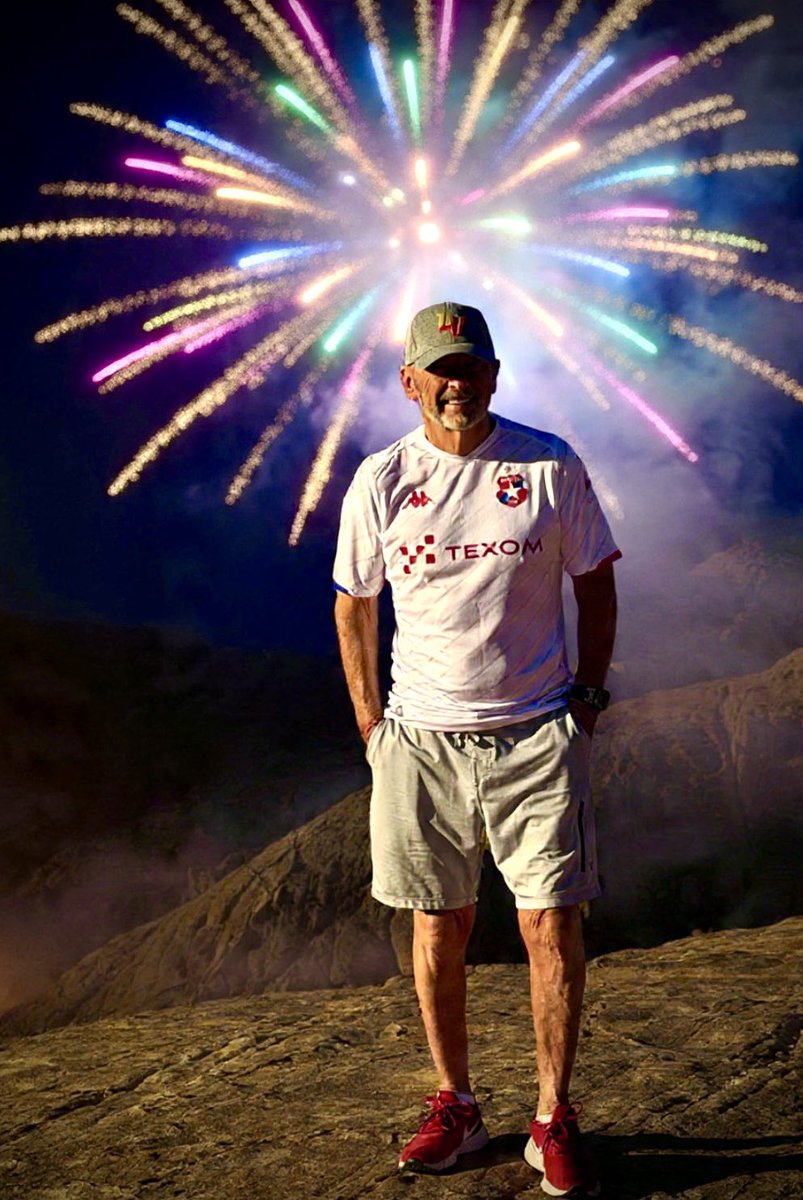 PeterMooreUSA's tweet image. Let’s put the cup disappointment behind us and bring the fireworks as we close out the first half of the season! Let’s Go @WislaKrakowSA ! 🔵⚪️🔴💪🏼