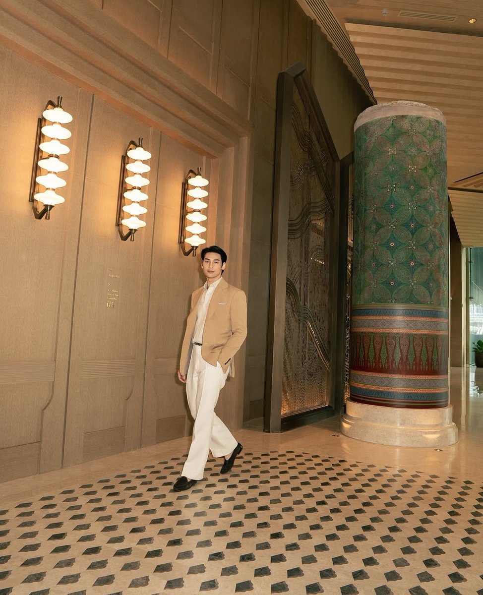 apoj's tweet image. 𝘿𝙪𝙨𝙞𝙩 𝙏𝙝𝙖𝙣𝙞 𝘽𝙖𝙣𝙜𝙠𝙤𝙠, where 𝗧𝗵𝗮𝗶 𝗵𝗲𝗿𝗶𝘁𝗮𝗴𝗲 meets contemporary luxury. Indulge in gracious hospitality and panoramic views of 𝗟𝘂𝗺𝗽𝗶𝗻𝗶 𝗣𝗮𝗿𝗸 and the 𝗕𝗮𝗻𝗴𝗸𝗼𝗸 𝘀𝗸𝘆𝗹𝗶𝗻𝗲. A serene escape in the heart of 𝗕𝗮𝗻𝗴𝗸𝗼𝗸.