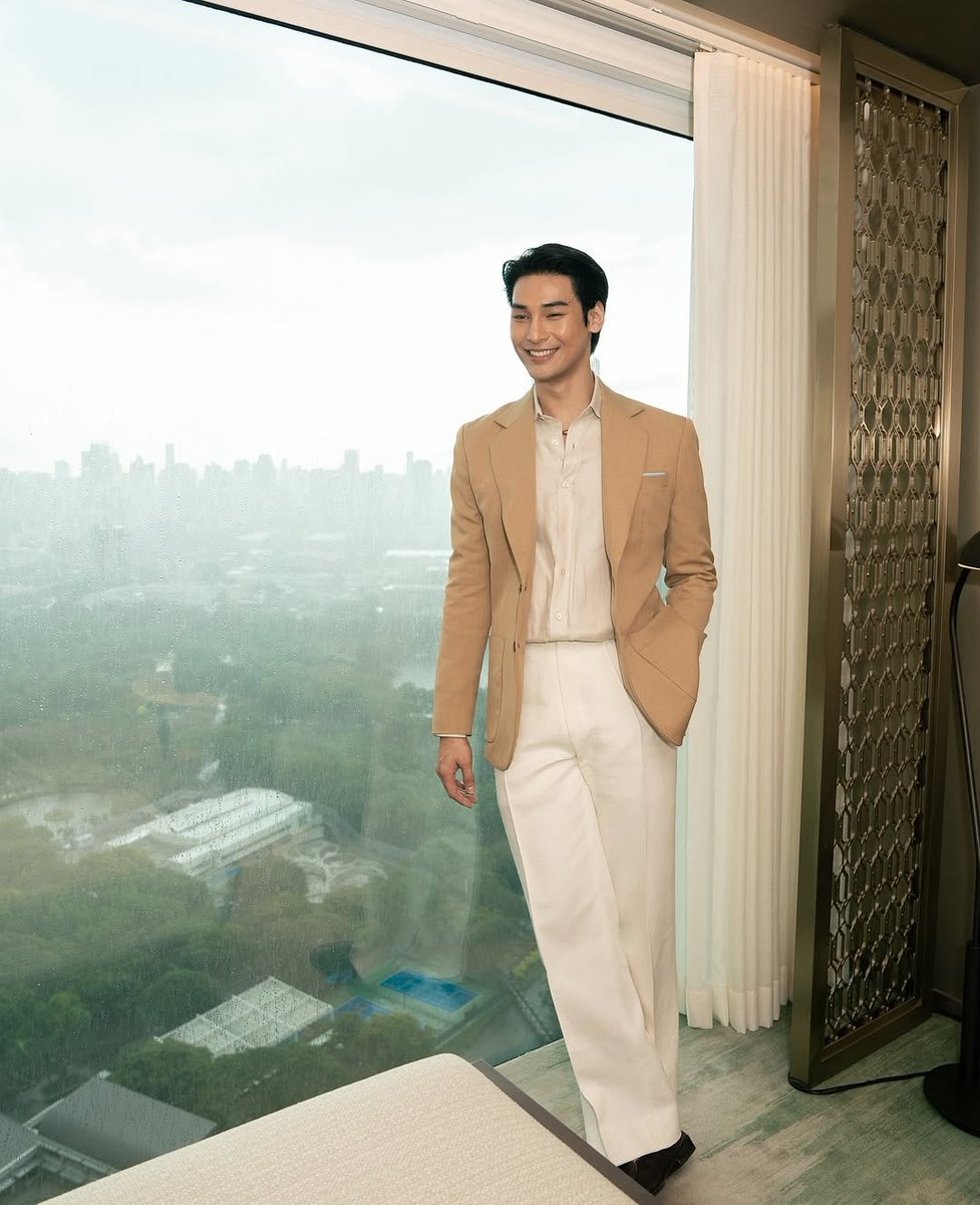 apoj's tweet image. 𝘿𝙪𝙨𝙞𝙩 𝙏𝙝𝙖𝙣𝙞 𝘽𝙖𝙣𝙜𝙠𝙤𝙠, where 𝗧𝗵𝗮𝗶 𝗵𝗲𝗿𝗶𝘁𝗮𝗴𝗲 meets contemporary luxury. Indulge in gracious hospitality and panoramic views of 𝗟𝘂𝗺𝗽𝗶𝗻𝗶 𝗣𝗮𝗿𝗸 and the 𝗕𝗮𝗻𝗴𝗸𝗼𝗸 𝘀𝗸𝘆𝗹𝗶𝗻𝗲. A serene escape in the heart of 𝗕𝗮𝗻𝗴𝗸𝗼𝗸.