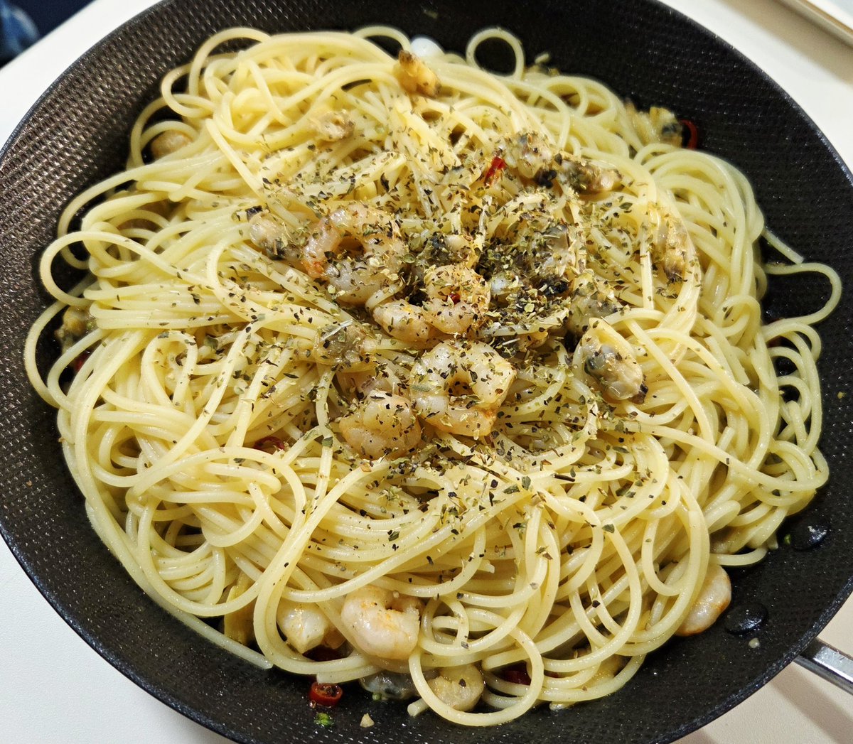 店出せるレベルで美味しいパスタ作ったアタシ
美味しくて美味しくて酒飲んでスキップして
ってくらい美味しい！
アタシってスマイル一番イイ♀