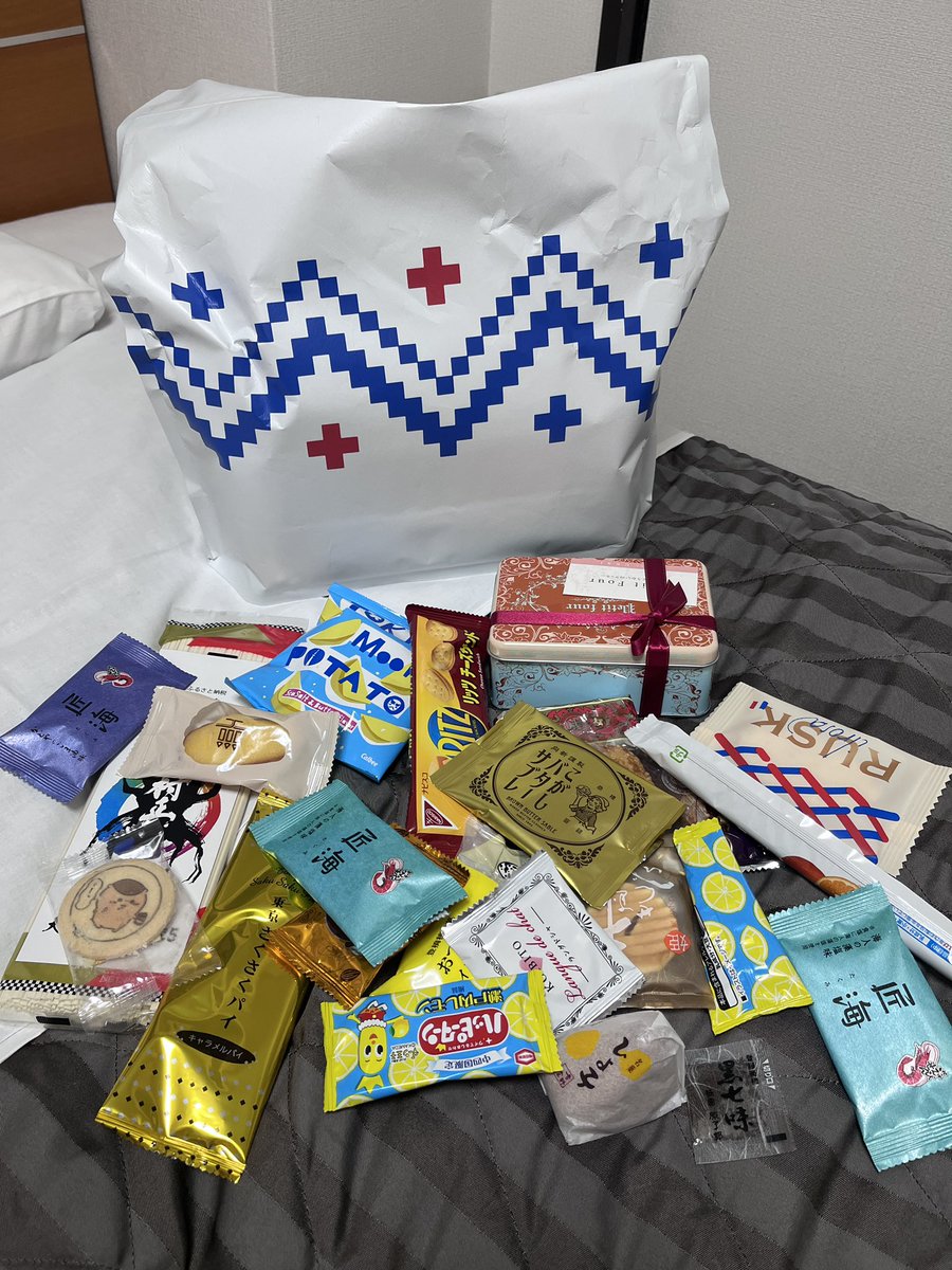 大美ガ展お疲れ様でした！打ち上げ→2次会から宿に戻ってきました。

ギルクラフィギュア、意外と反応してくれる方がいらっしゃって有難いかぎりでした。お土産も沢山いただき感謝です。

次の展示会は3月の名古屋なんで何か仕込み始めなきゃ💨