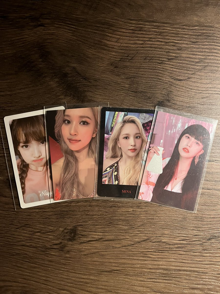 alasisig's tweet photo. yayy got my prio pcs with additional mina fol pc! thank you 😊 @izsiobe https://t.co/stkAGQMehD