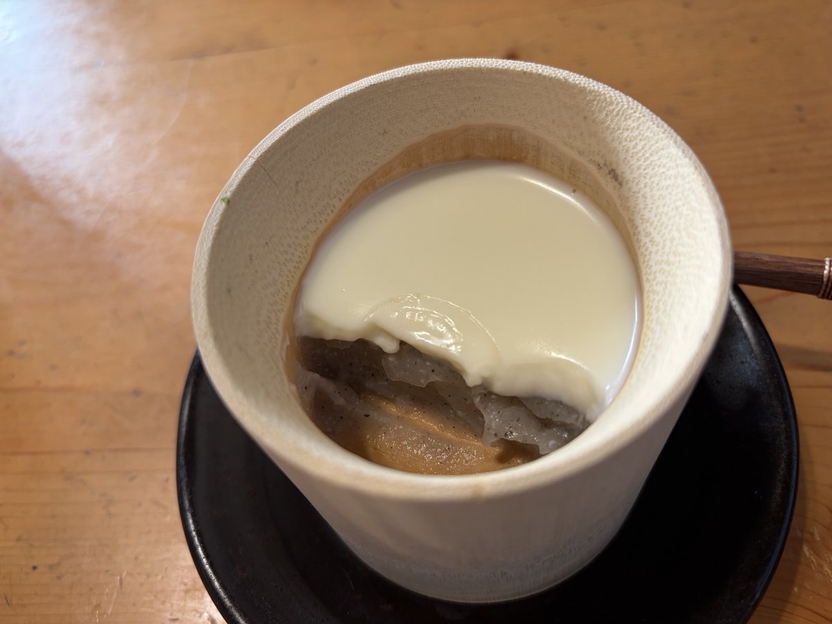 375's tweet image. ランチは諏訪大社の参道にあるお店でお蕎麦
天麩羅はサックサク
デザートにソバチチ