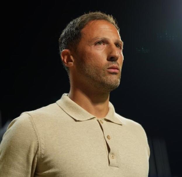 Hoca devin Etkisi altında.
Bu iki topçu maliyeti 30 milyon dolar bunlar Fenerbahçe’ye kazıkladılar.şimdi bu iki topçu oynasın deye hocaya baskı yapıyor devin.Başkan bunlar bir araştır bakalım.bu ne ne 20 milyon dolar bir teke tek adam geçtim .yok deli dana gibi koş