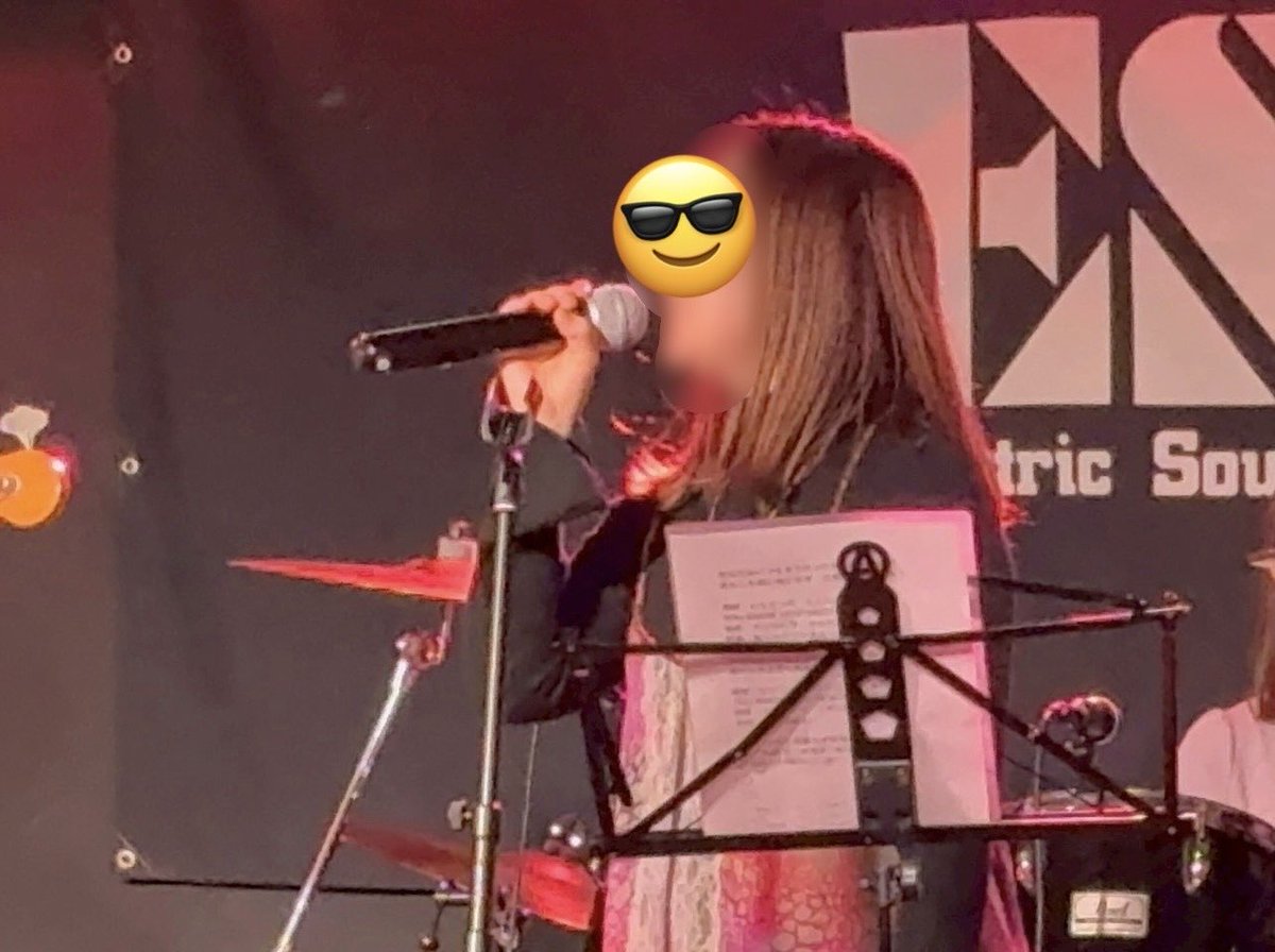 昨日はセッションライブに声かけてもらいボーカル🎤参加して来た！
皆さんの演奏が素晴らしくて
楽しかったー♪

積木遊び/椎名林檎
情熱/UA

ギターの練習しろw