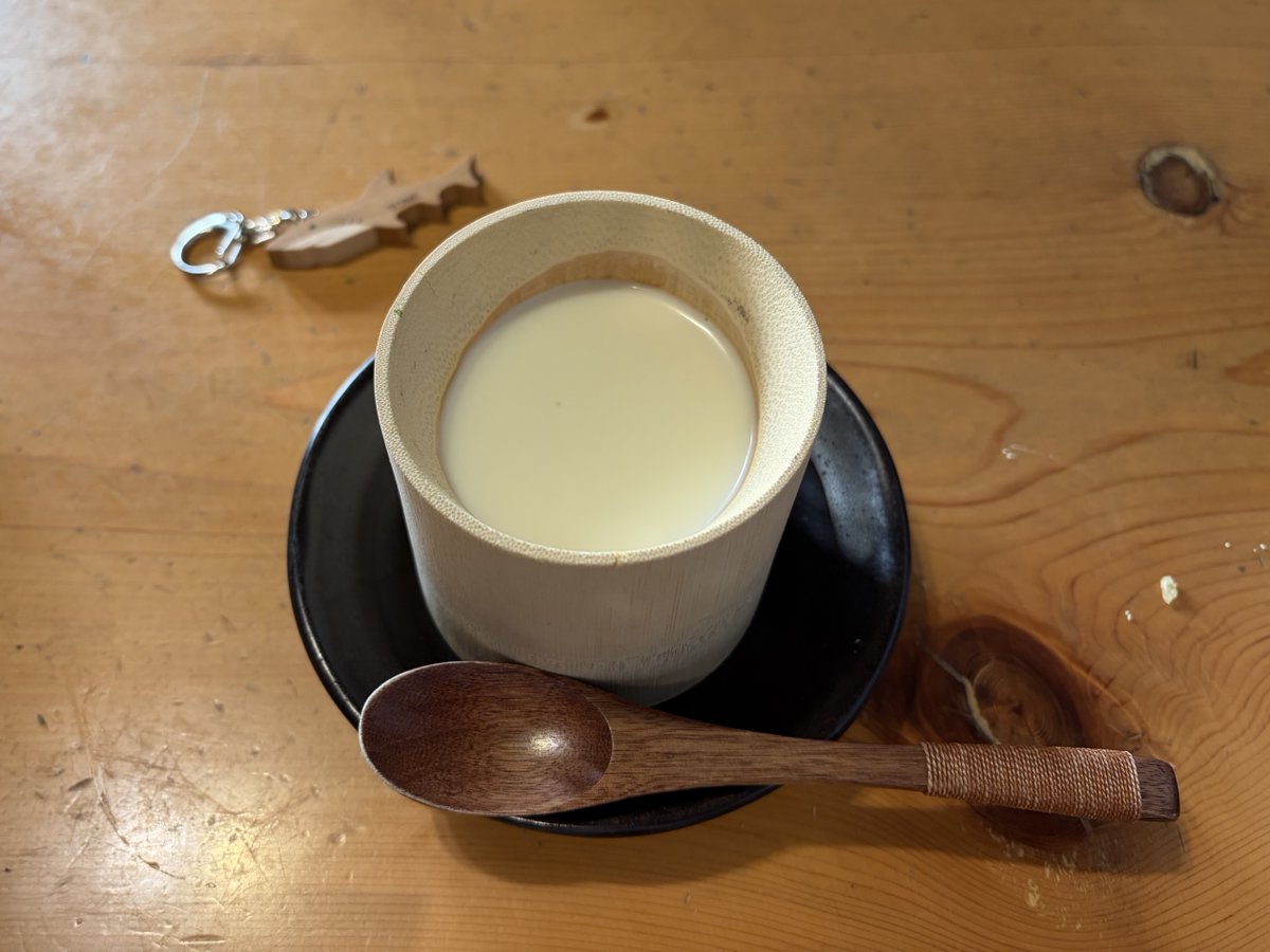 375's tweet image. ランチは諏訪大社の参道にあるお店でお蕎麦
天麩羅はサックサク
デザートにソバチチ