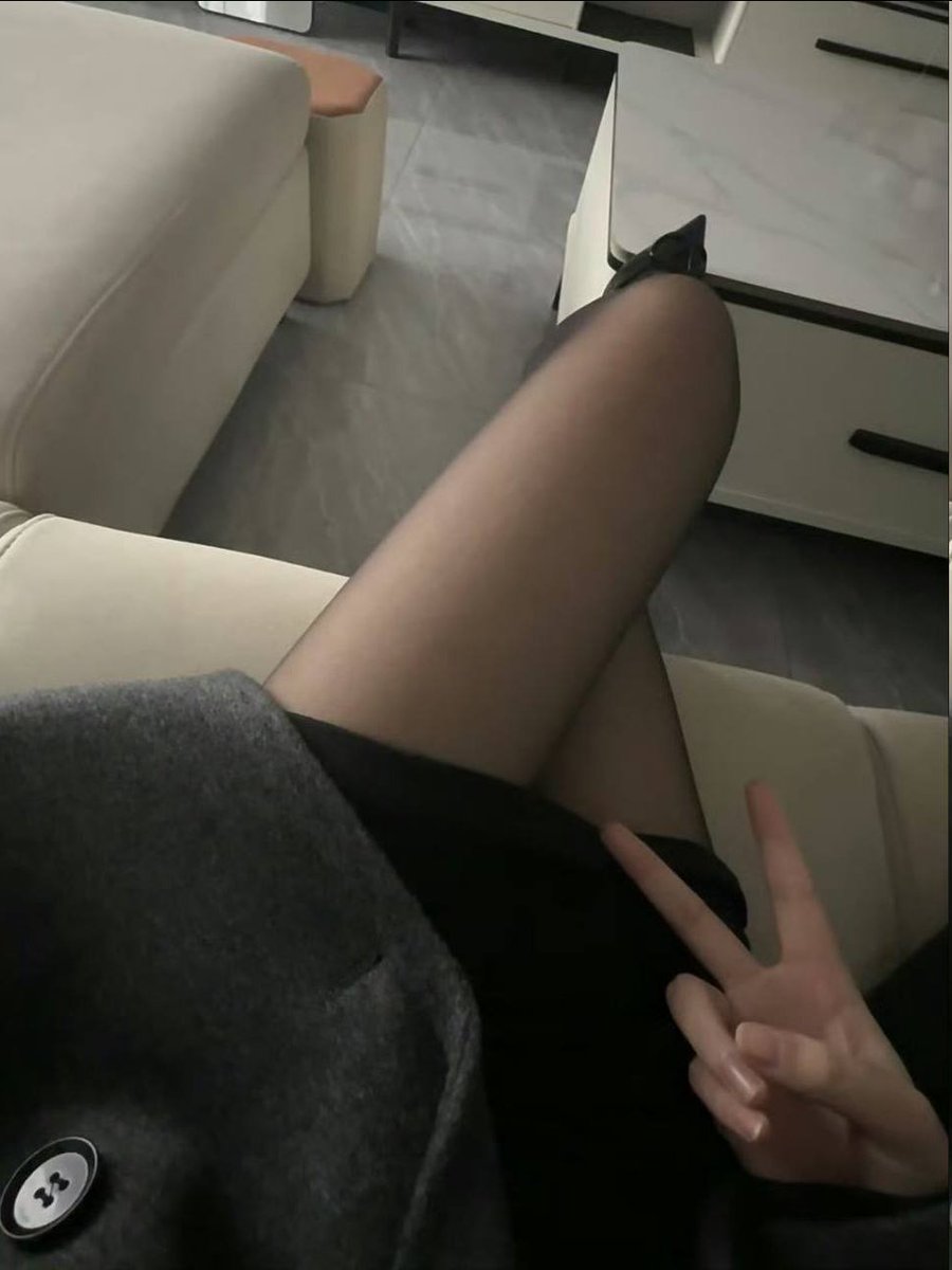 qingqiujiejie's tweet photo. 周末还比较轻松，周一一早就一堆事情要处理，下周可能还要出差去国外给项目部擦屁股，真的烦，难道我就不能像小姑娘只靠美色过日子么…… https://t.co/DRA6wdkVUO