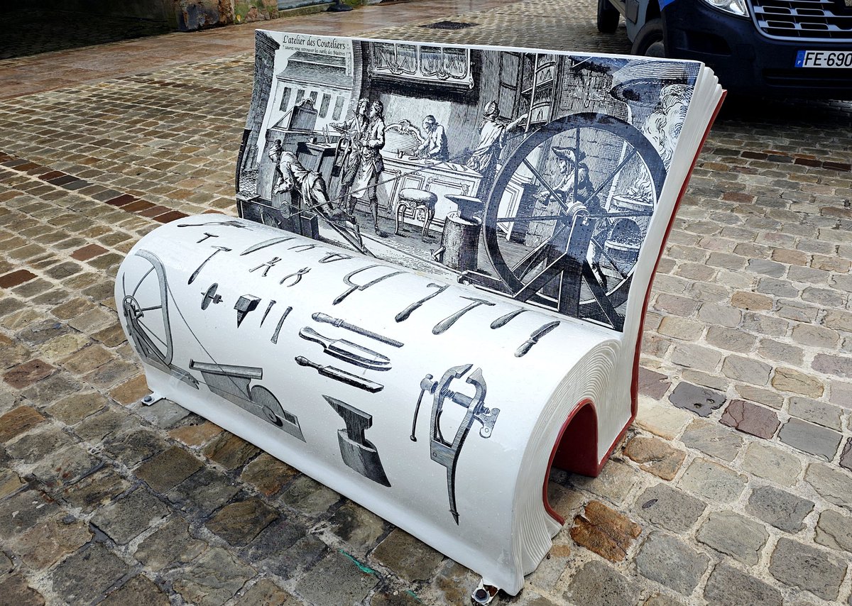 Mettez du XVIIIe siècle dans vos rues.
Vu à Langres : le banc public Encyclopédie de Diderot et d'Alembert.
Réclamez-le à vos élus !