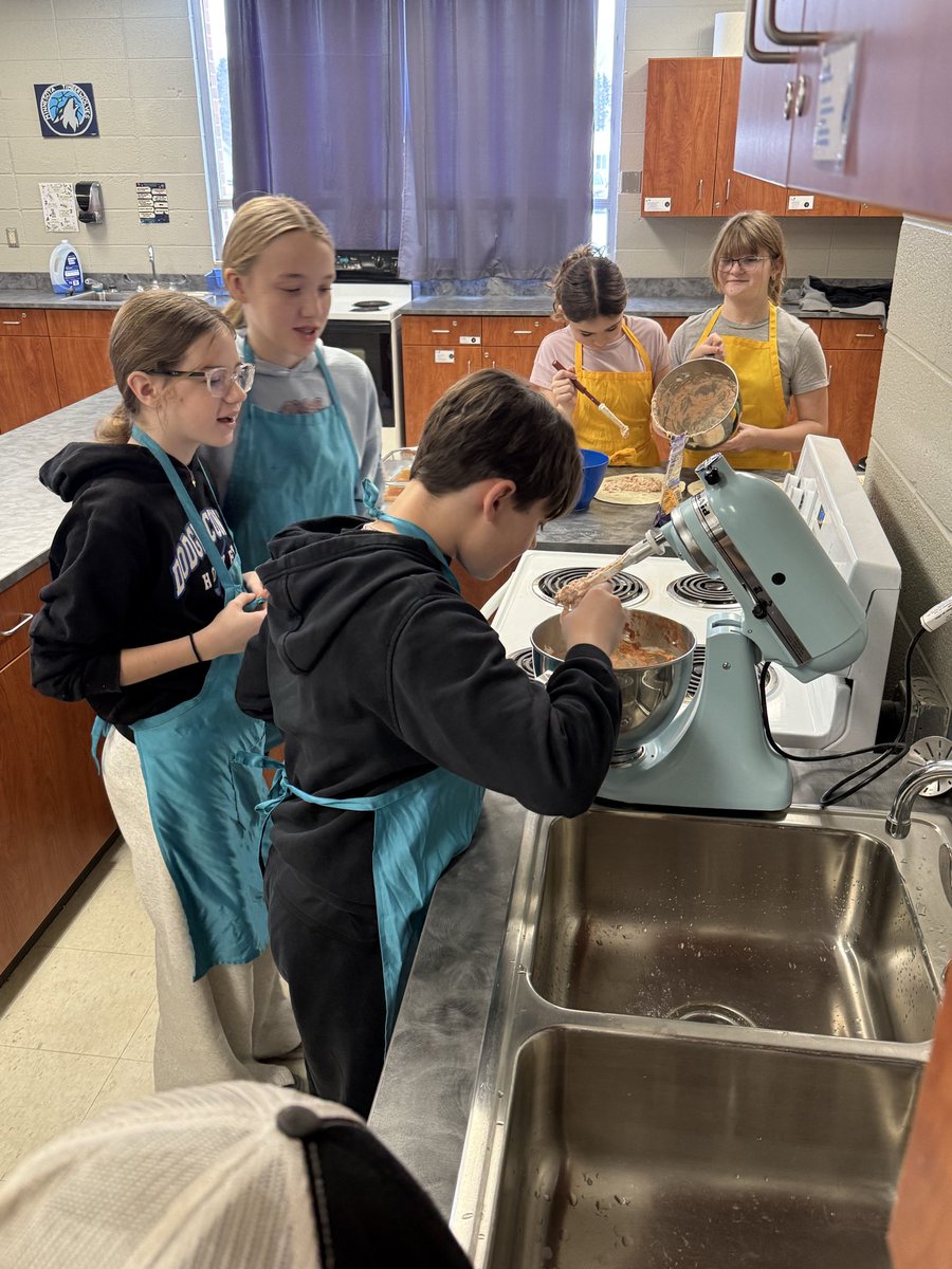 Business Math 7 spent this week making Bear Grove Enchiladas! 🌮🔥
It’s a great food-preserve project that families can prep ahead and enjoy on their busiest days.