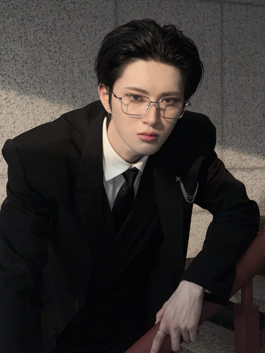 [#리오] 

한 달 동안 많이 고생했어
막방까지 응원 해서 고마워🖤

#XODIAC #소디엑 #LEO #리오