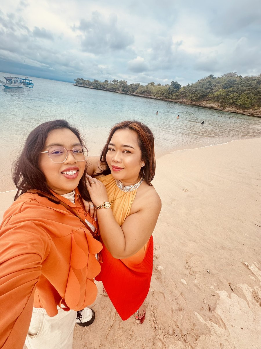 iamTjayCoolz's tweet photo. Blessed to be wrapped in the love and sayang of someone who has stood by me for these meaningful 7 years ❤️❤️❤️ https://t.co/pG6vOksVjR