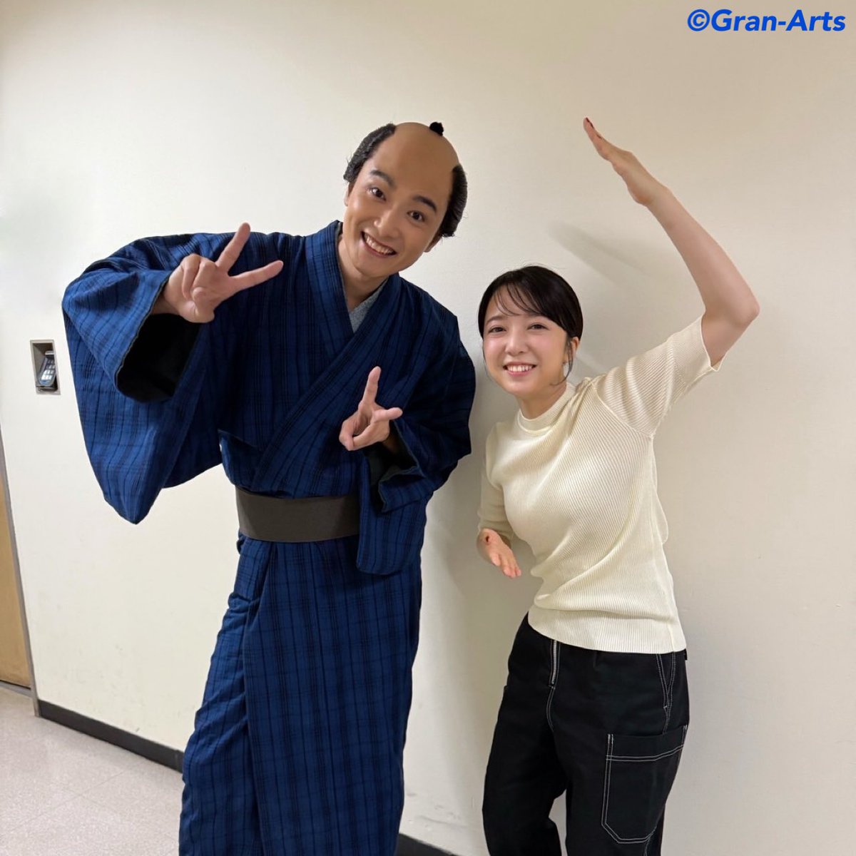 Gran_Arts's tweet photo. 【#井上芳雄】
♡おまけのお写真♡

大河ドラマ「べらぼう」撮影時に、
バッタリお会いできた萌音ちゃんと、
レアな姿で記念撮影しました😄👍✨

#上白石萌音 さん
#大河べらぼう https://t.co/MMfjNqTpwS