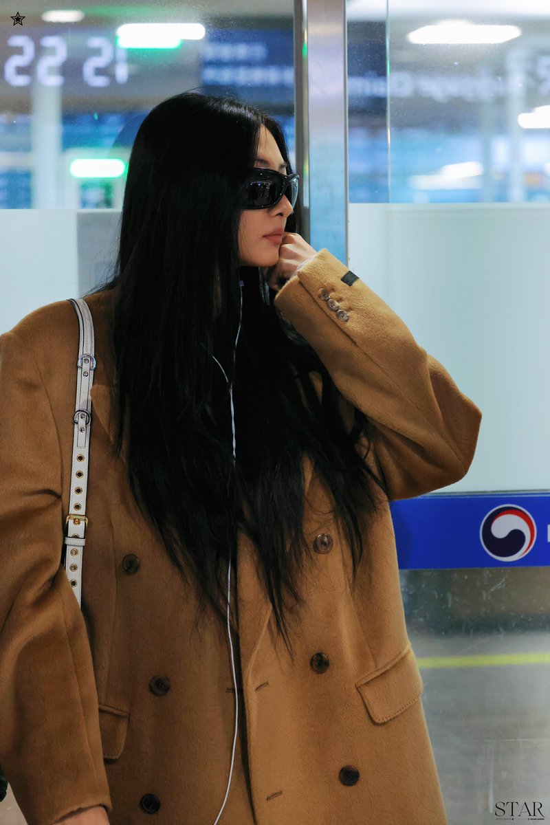 𝕊𝕋𝔸ℝ tweet media