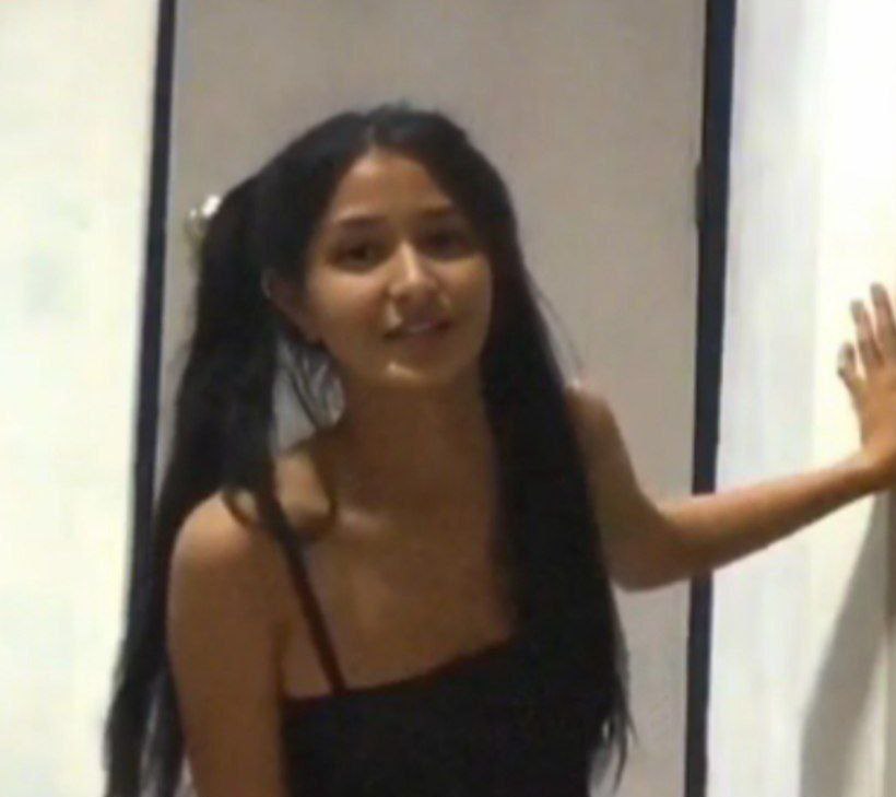 7whenn's tweet image. She looks innocent but she is not innocent at all..🌚 

IYKYK