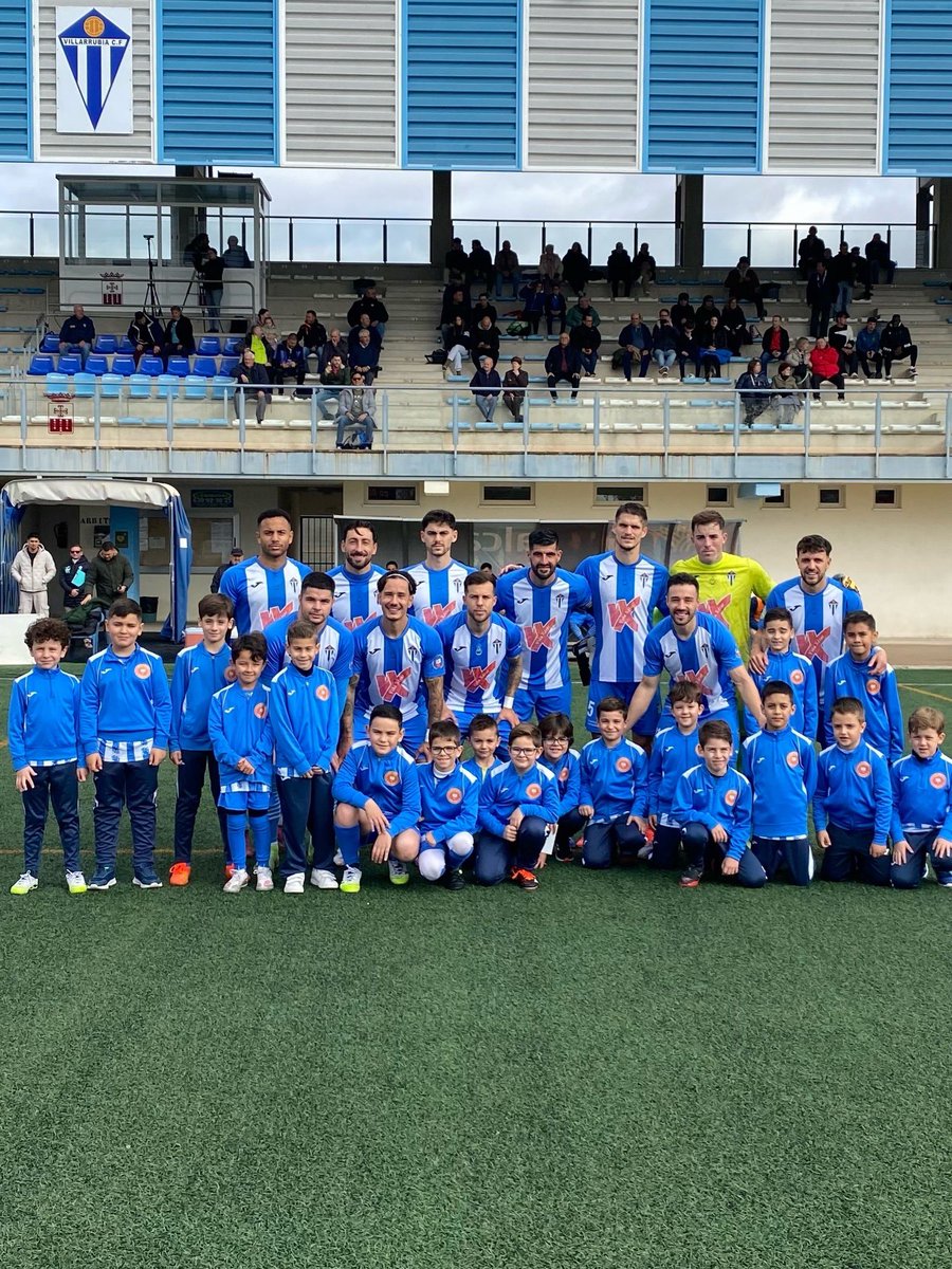 📢 FINAL
🍇 Viña Xétar Villarrubia 3–1 CD Azuqueca

⚽ Álex Jiménez
⚽ Julen Gutiérrez
⚽ Alonso

Partido serio, eficaz y con un Nuevo Campo empujando de principio a fin.
💙 Volvemos a la senda del triunfo.

#SeguimosLatiendo #TerceraRFEF #Villarrubia