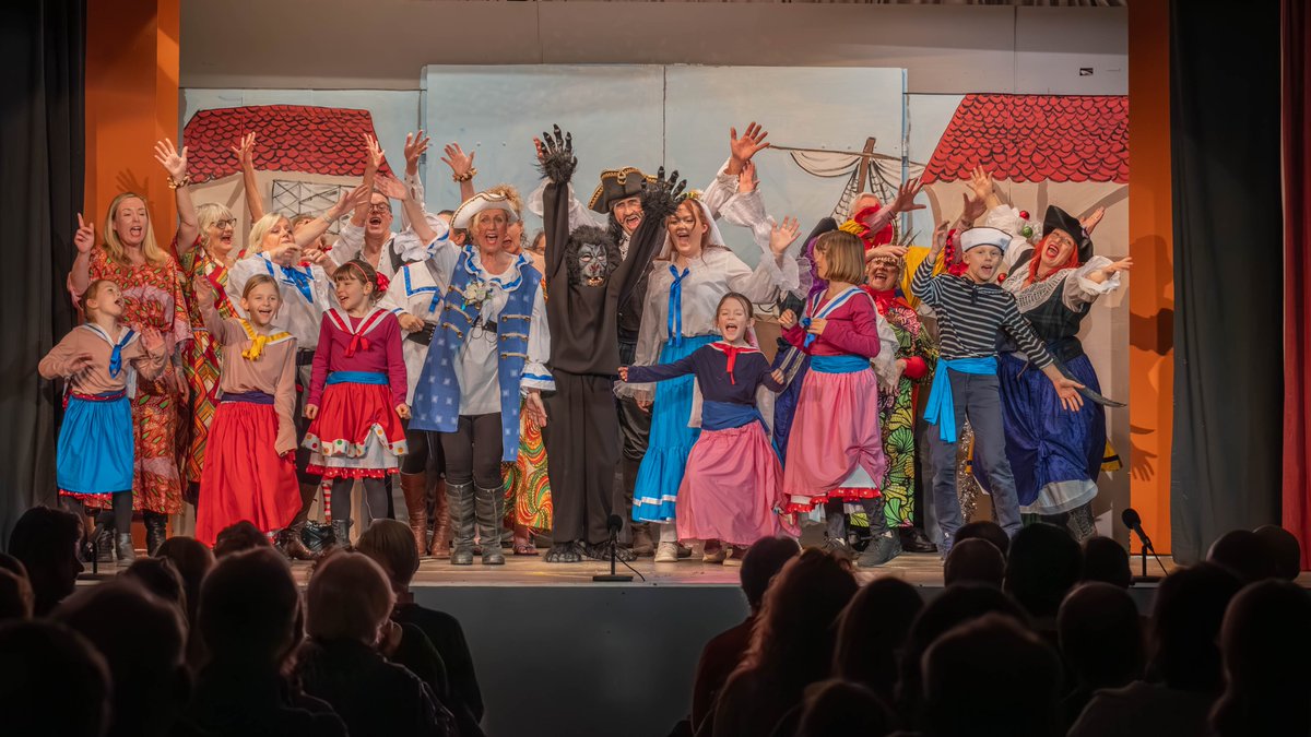 Tighnabruaich Panto
"Robinson Crusoe &amp; The Pirates"
Saturday, 6th December 2025
Images shall be posted in due course.