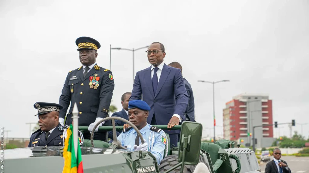 Bénin 🇧🇯
🔴Première déclaration du Président Patrice Talon :
« Ce n'est pas ma personne qui compte ; Ce qui compte c'est que nous avons une armée forte et  républicaine qui a décidé de ne laisser aucune place au désordre et permettre au Bénin🇧🇯 notre pays de garder sa stabilité »