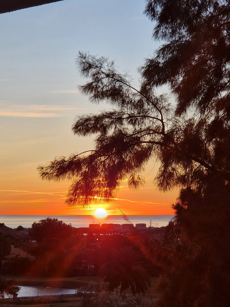 Esend74's tweet image. Wat een geweldige zonsopkomst.🙏