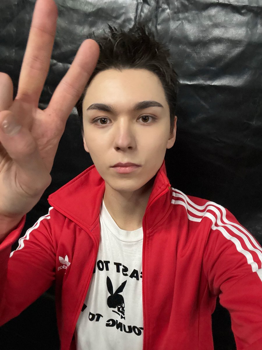 Vernong22's tweet photo. 이 둘이 어떻게 동일인물이야 https://t.co/vOFEWOU87b