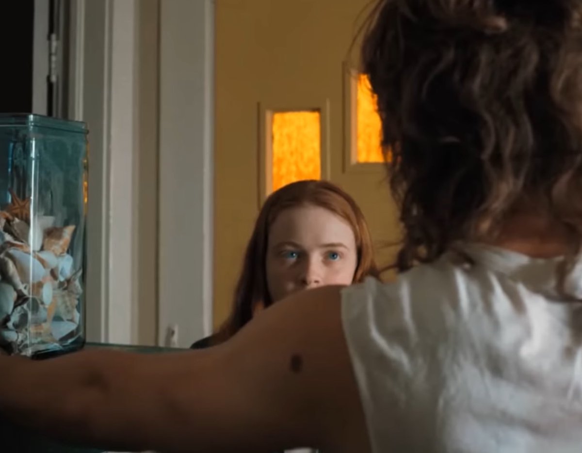 deckersbitch's tweet photo. fun fact! sadie and dacre both have similar birthmarks on their shoulders :) #StrangerThings https://t.co/kMxHsNn8xZ