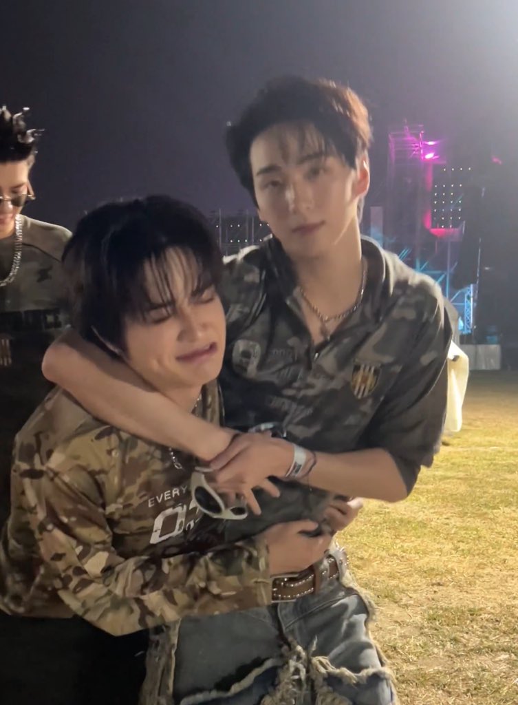 พี่ฐากะน้องไน้ปะเนี่ย งอแงมากอัยอ้วม🤏🏻🤏🏻

#BMMF15xATLAS
#NiceATLAS #TadATLAS