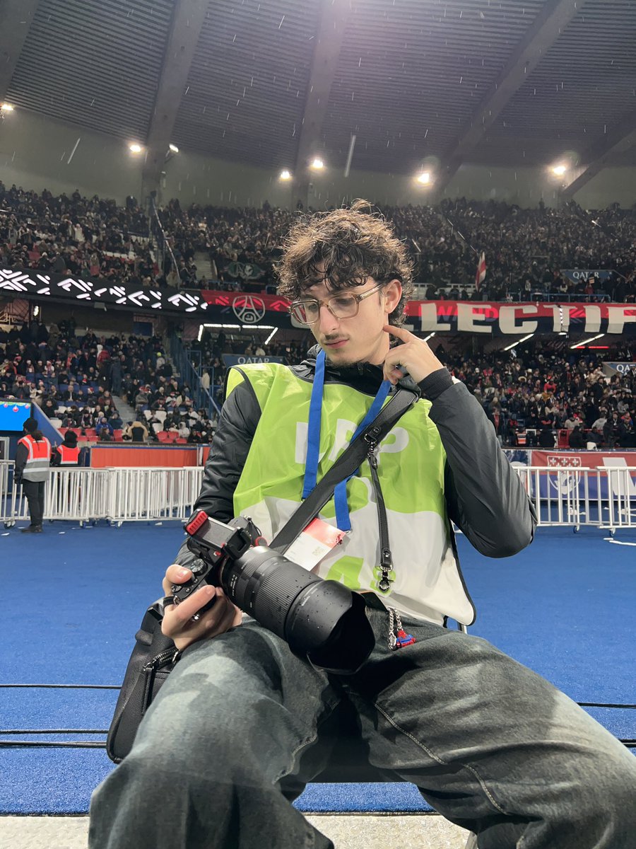 ClemMany's tweet image. Pov : t’es photographe sur le match PSG - Rennes et t’as tué ça 📸👀

Le thread.
