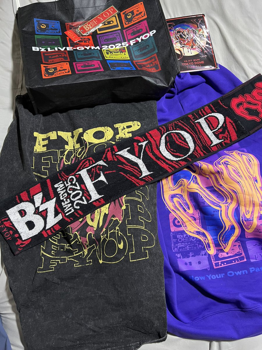 bz178_5296's tweet photo. B'z LIVE-GYM 2025 FYOP 東京ドーム公演行って来ました♪
久々のドームでのライブで12月は今まで行った事なかったのでこの時期らしい曲あり懐かしい曲ありでメモリアルプレートやパーカーも買えて充実の1日でした。
にしても、稲葉さん松本さん衰え知らずで格好良かった〜 https://t.co/N9N5xlPbyC