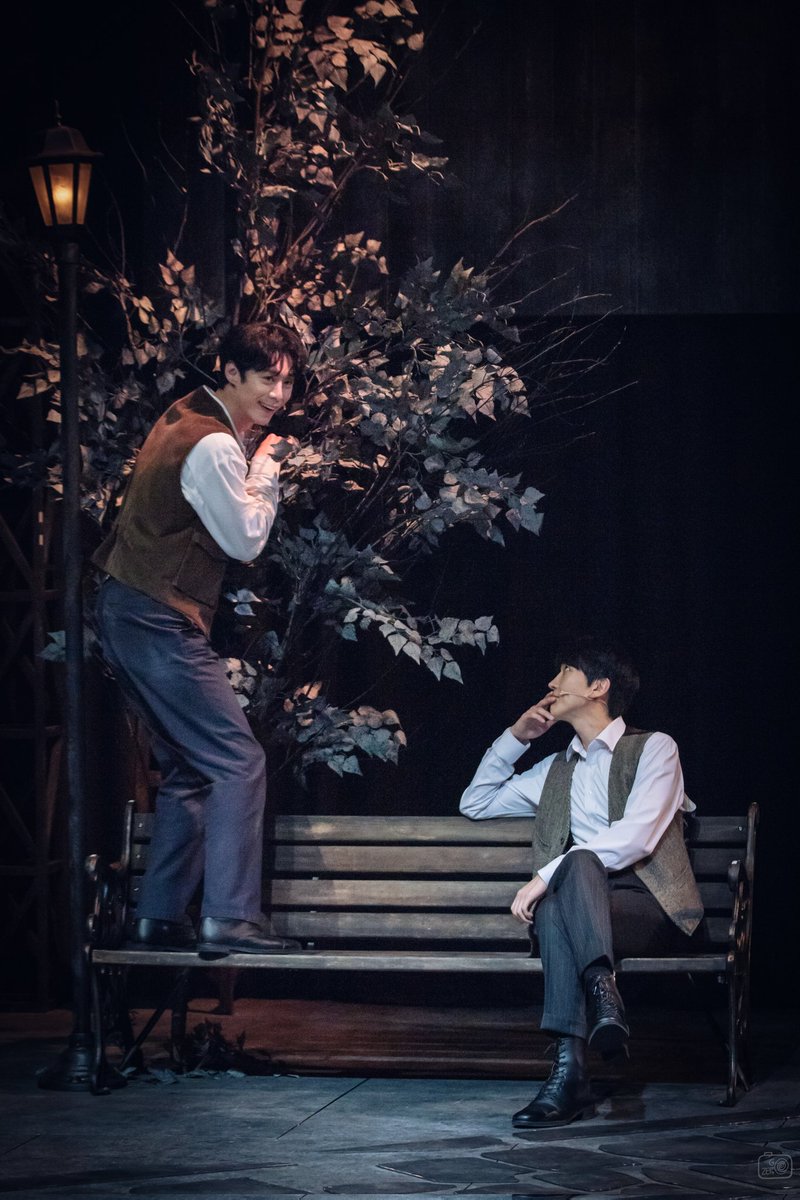 25.12.07🌙
그레이하우스 무대인사 포토타임

키이스 벨 / 김재범 배우님
제롬 밀러 / 주민진 배우님

서로를 또 다른 자신처럼 여겼지