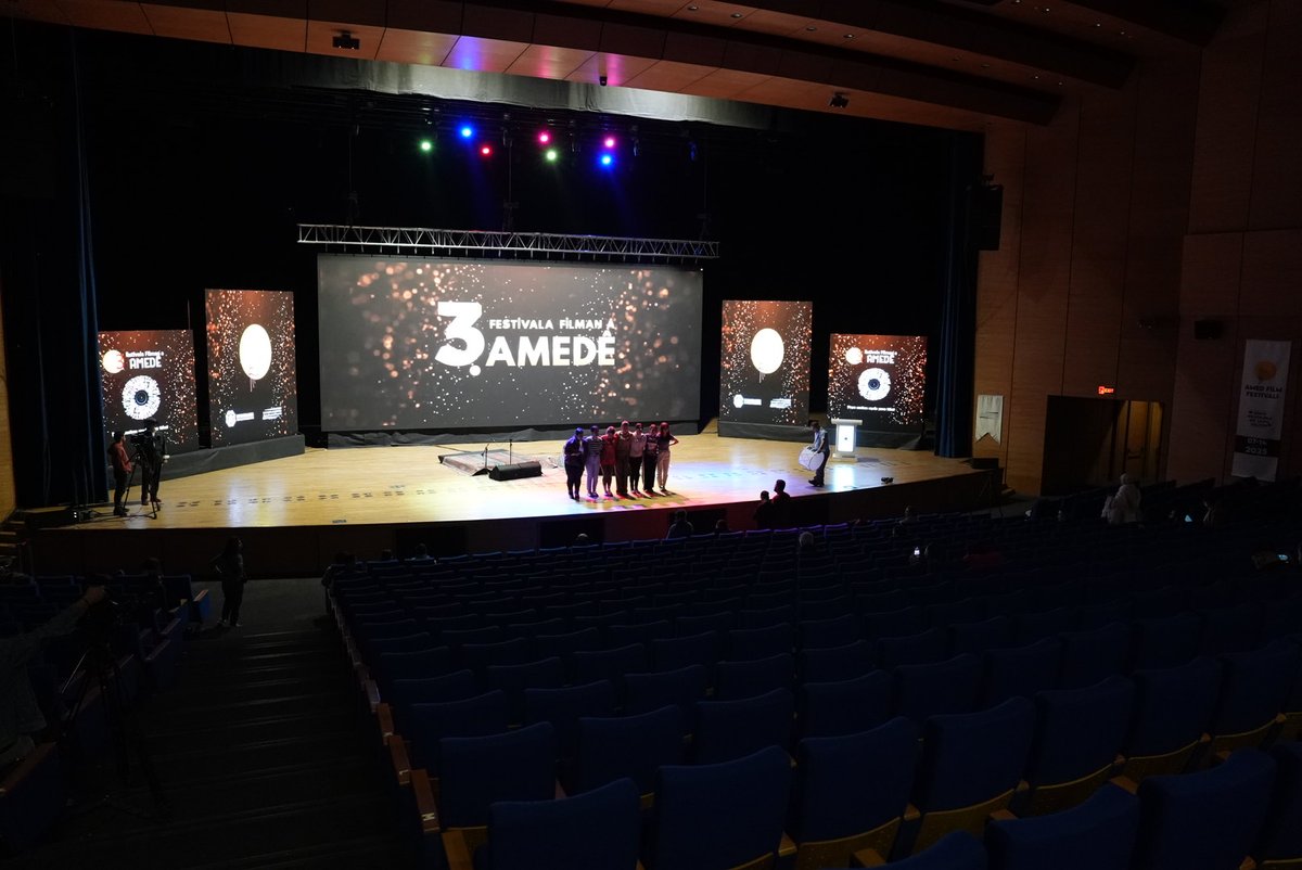 📽️3. Amed Uluslararası Film Festivali Başlıyor 🌟

📌 Büyükşehir Belediyemiz ev sahipliğinde, Ortadoğu Sinema Akademisi ve Sînebîr’in yürütücülüğünde düzenlenen 3. Amed Uluslararası Film Festivali başlıyor. Çand Amed Kültür ve Kongre Merkezi’nde saat 17.00’de açılışı yapılacak