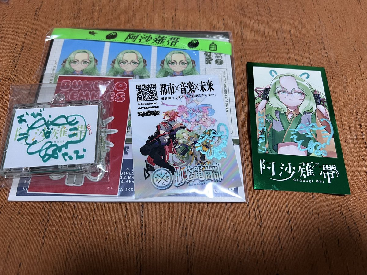 ジャケットキーホルダーのサインを見てみたくてワンマンでコンプ後です