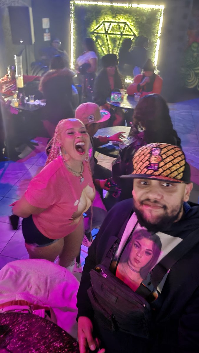 moneychase_85's tweet photo. My friends sure knows how to party we was hella lit and turned up on friday night @MsASoLuscious https://t.co/cIdjKPGOdT