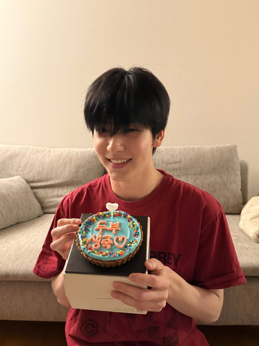 soobrina thinker tweet media