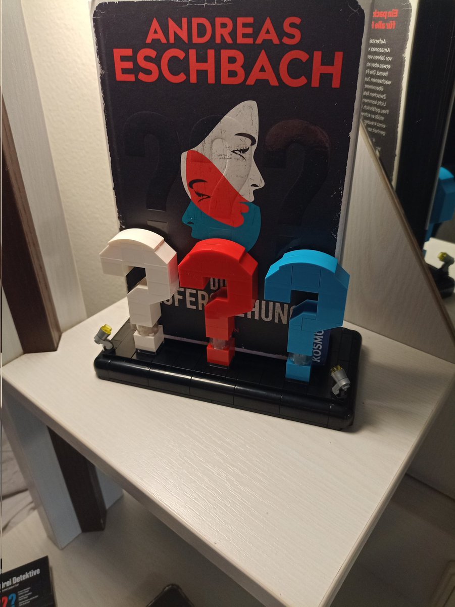 diffusSchall's tweet photo. Das "Drei Fragezeichen" - Visitenkarten-Set vom Klemmstein-Anbieter BlueBrixx lässt sich leicht in ein Buchdisplay umbauen.
Z.B. für den Thriller "Die Auferstehung" von @AndreasEschbach , der die Geschichte der drei Detektive erwachsen weiter erzählt.

#andreaseschbach #BlueBrixx https://t.co/1ZGwzuAYSY