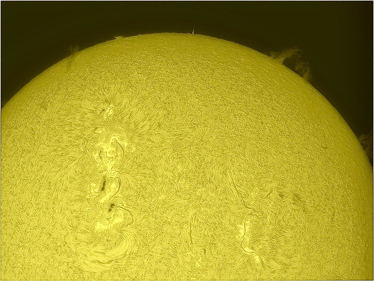Hoy podemos ver en la imagen llamaradas solares, filamentos y manchas solares. #cielosESA <a href="/CTagoror/">CEIP Tagoror</a>