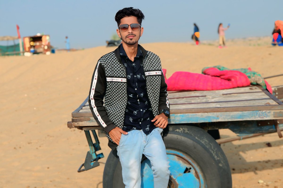 राजस्थान की मिट्टी में पैदा हुए हैं,
थार की रेत में खेला है,
ट्रैक्टर पे बैठके सपने नहीं, हकीकत लिखी है l
→ 100% फॉलो बैक
#NoTetBeforeRteAct #haryanaflood #Dhiranwas #Rajasthan #DesiSwag #Viral2025
#BB19
#bb19winnerfarrhana
<a href="/renuy305/">Renu Yadav</a>