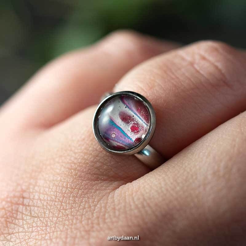 Nieuw in de webshop: zes subtiele verstelbare ringen met handgemaakte stenen – elk met z’n eigen kleurverhaal. 

artbydaan.nl/?post_type=pro… 

Delen = 🥰