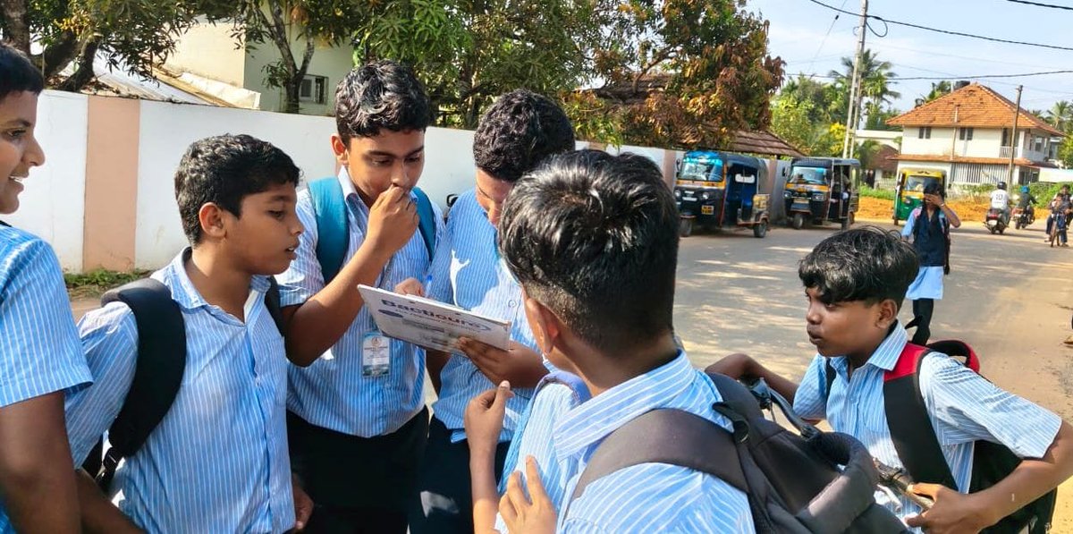 aidsokerala's tweet photo. UNITE TO SAVE PUBLIC EDUCATION 

പൊതു വിദ്യാഭ്യാസത്തെ സംരക്ഷിക്കുക - ആലപ്പുഴയിൽ നടന്ന  ഒപ്പുശേഖരണം

#savepubliceducation #reject_FYUGP #resistNEP2020 #concession #resistance #protest #signature #signature_campaign
#AIDSO #aidsokerala https://t.co/SSvWdWtCdQ
