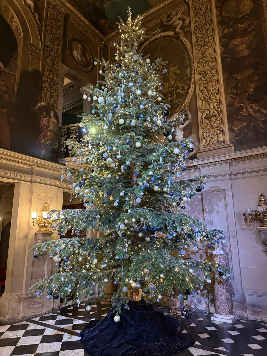 HeadHowardSch's tweet photo. Definitely in the Christmas spirit now after a wonderful visit to @ChatsworthHouse Christmas market. The house looks incredible!!! https://t.co/eTkwYbn5UK