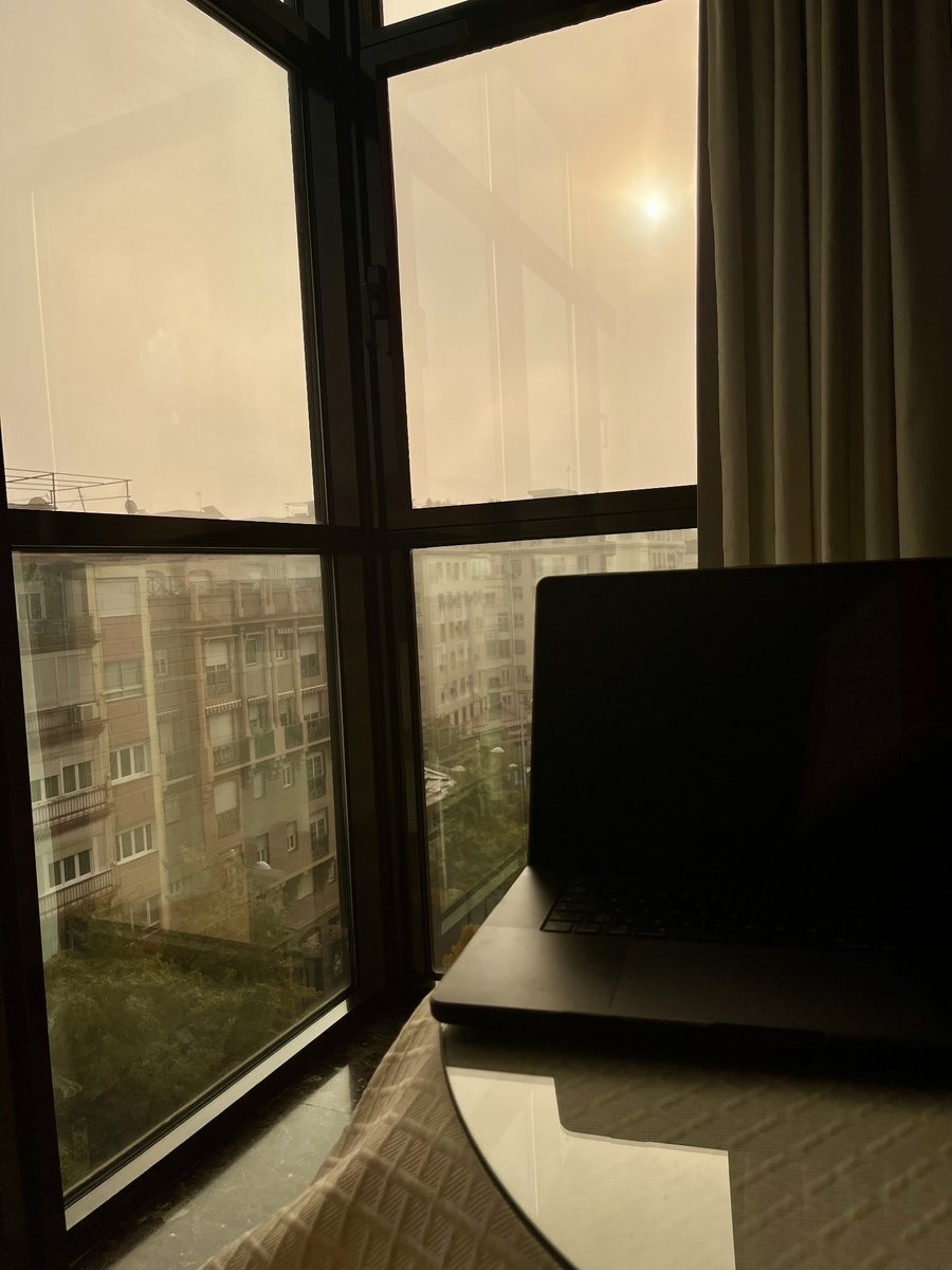 ME VOY A QUEMAR LAS ESPINILLAS (Y LO VOY A AGRADECER EN PORTADA)

Si trabajas desde casa y no rindes, este post es para ti
Porque llevas tres horas “concentrado” pero has mirado el móvil 47 veces
Porque pones la calefacción a 22 grados, te sientas en el sofá con el portátil y a