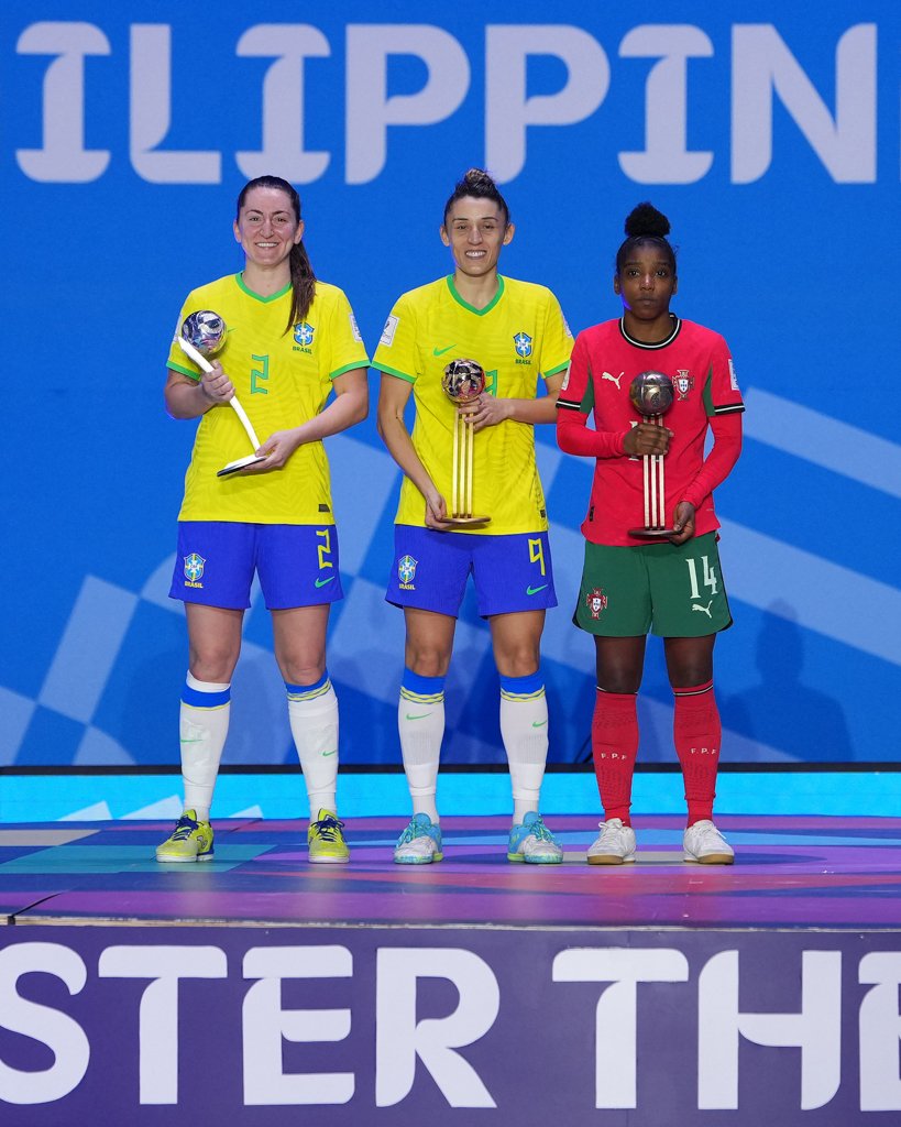 Ana Catarina é a melhor guarda-redes do Mundial. Lídia foi a terceira melhor jogadora.