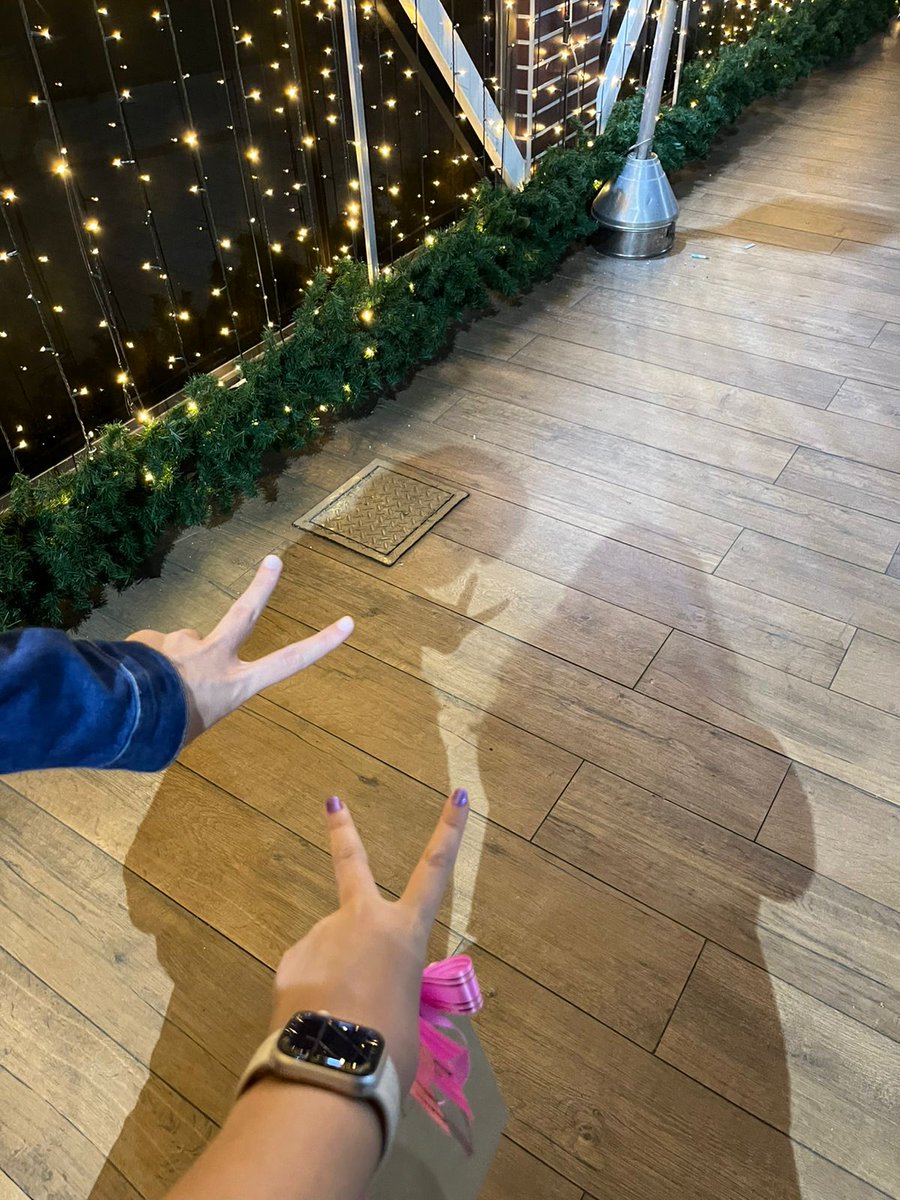 Ontem fui no cinema com a <a href="/MiekoVT/">Mieko 彡 🐻‍❄️ POLARIS</a> amei muitooo🫶🏻💖💖💖

(A esquerda é eu :3)